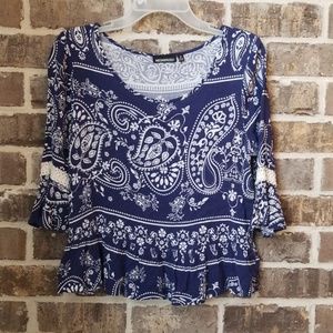 🎪❤Mesmerized Floral and Paisley Top